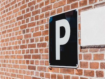 Government to provide free car parking for NHS and social care staff