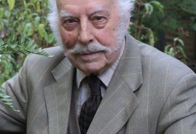Aerospace fuel expert celebrates his 100th birthday with lecture to Cranfield students