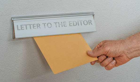 A letterbox with the inscription Letter to the editor By Zerbor AdobeStock_312342190